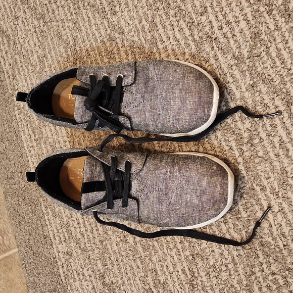 Grey Women's TOMS Sneakers in Size 8 - Picture 3 of 9